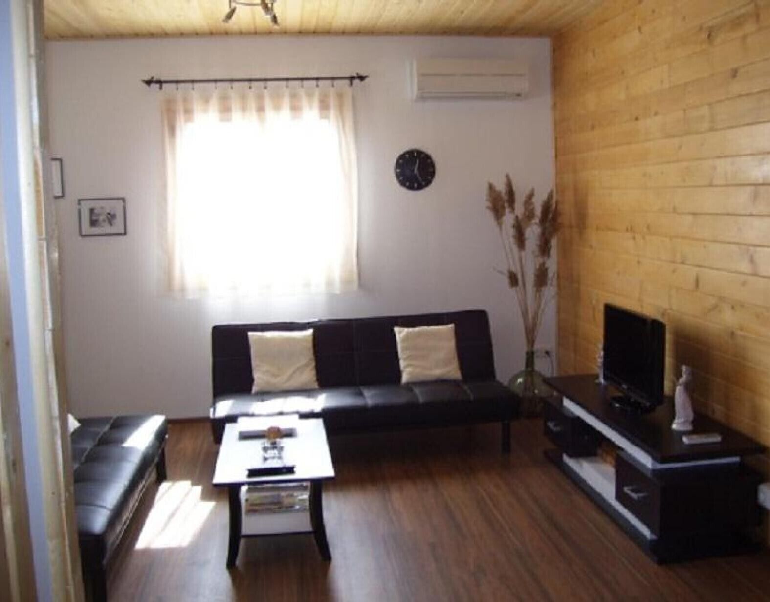 TV, DVD player, table tennis