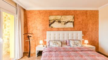 4 bedrooms, iron/ironing board, free WiFi, bed sheets