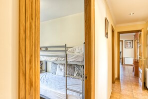 4 bedrooms, iron/ironing board, free WiFi, bed sheets