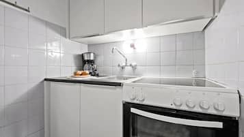 Køleskab, ovn, kogeplade, kaffe-/temaskine