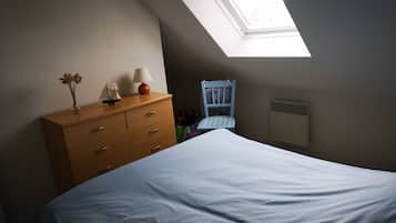 3 bedrooms, iron/ironing board, free WiFi, bed sheets