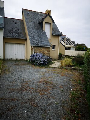 Property grounds - Holiday Home 'Ker Pica' with Private Terrace, Private Garden and Wi-Fi (Le Croisic)