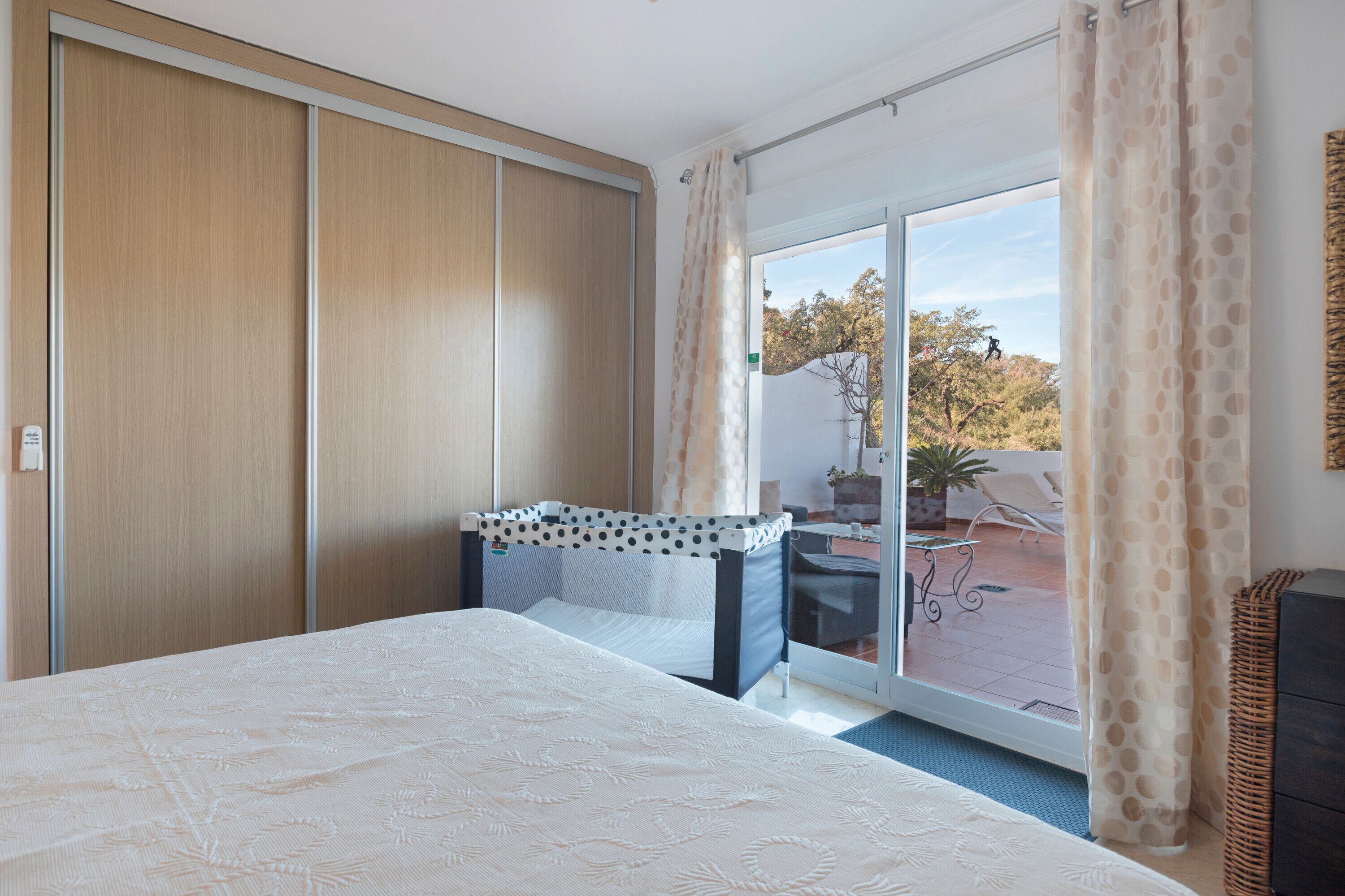 2 slaapkamers, een strijkplank/strijkijzer, gratis wifi, beddengoed