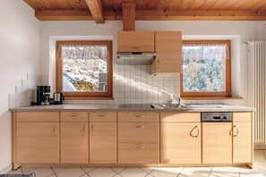 Fridge, stovetop, dishwasher, coffee/tea maker - Apartment 'Heinzenhof  1' with Mountain View, Private Terrace and Wi-Fi (Welschnofen)