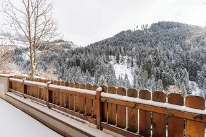 Property grounds - Apartment 'Heinzenhof 1' with Mountain View, Private Terrace and Wi-Fi (Welschnofen)