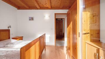 2 bedrooms, free WiFi, bed sheets