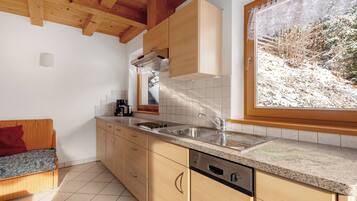 Réfrigérateur, plaque de cuisson, lave-vaisselle, cafetiÚre/bouilloire