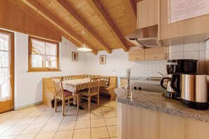 Fridge, stovetop, dishwasher, coffee/tea maker