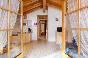 Refrigerador, placa de cocina, lavavajillas, cafetera/tetera