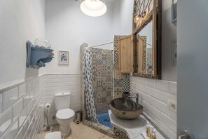 Shower, hair dryer, towels - Holiday Home 'El Laurel' with Sea View, Private Terrace and Wi-Fi (Frontera)