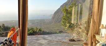 Casa vacanze 'El Laurel' con vista mare, terrazza privata e Wi-Fi