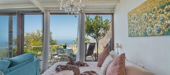 Holiday Home 'El Laurel' with Sea View, Private Terrace and Wi-Fi
