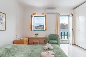 4 bedrooms, iron/ironing board, free WiFi