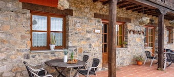 Apartamento 'Ortografía' con vistas a la montaña, terraza privada y Wi-Fi