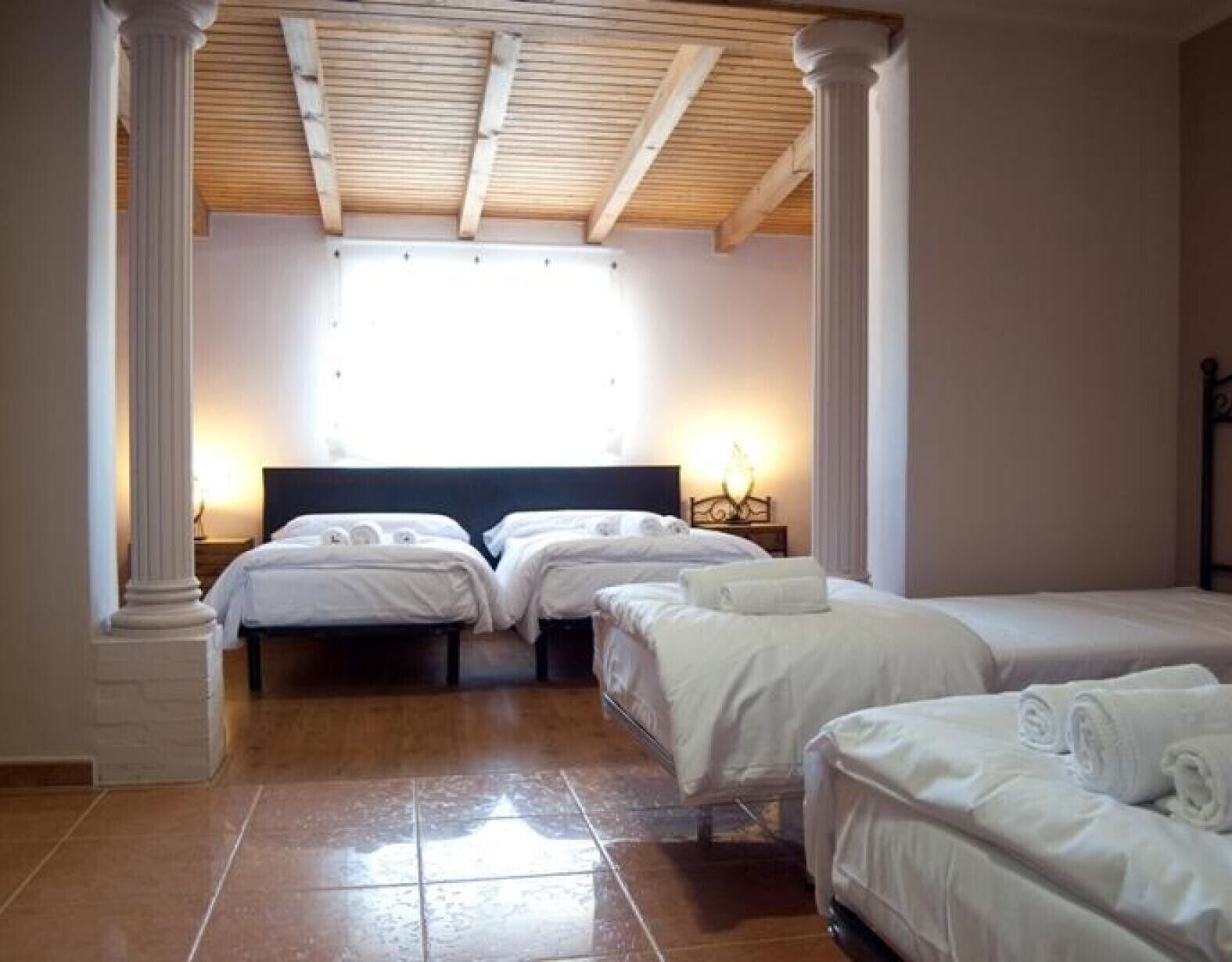 5 bedrooms, free WiFi, bed sheets