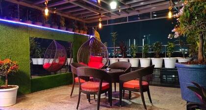 Lovely Wooden Cottage KPHB - A Dreamy Getaway with Nature, Wood, and a Jacuzzi.