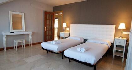 Country House 'Senda Bardenas' with Private Garden and Wi-Fi