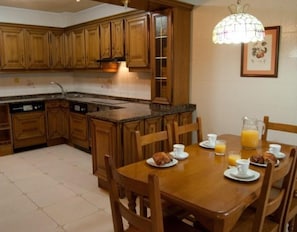 Dining - Country House 'Senda Bardenas' with Private Garden and Wi-Fi (CABANILLAS)