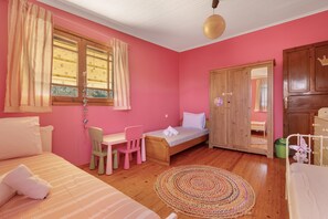 3 dormitorios, tabla de planchar con plancha, wifi gratis y ropa de cama