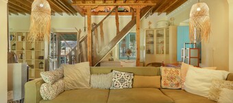Lefkadas Bohemian Cottage Holiday Home with Mountain View, Wi-Fi and Air Conditioning