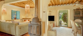 Holiday Home 'Lefkadas Bohemian Cottage' with Mountain View, Wi-Fi and Air Conditioning