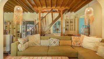 Télévision, cheminée