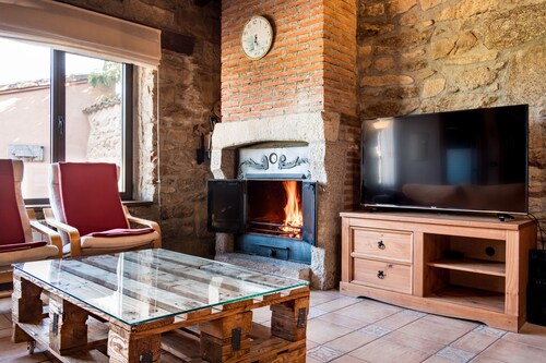 Country House 'Nueva Casa Abuela Herminia' with Private Pool, Private Terrace and Wi-Fi