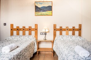 5 chambres, accès au Wi-Fi (inclus), literie fournie