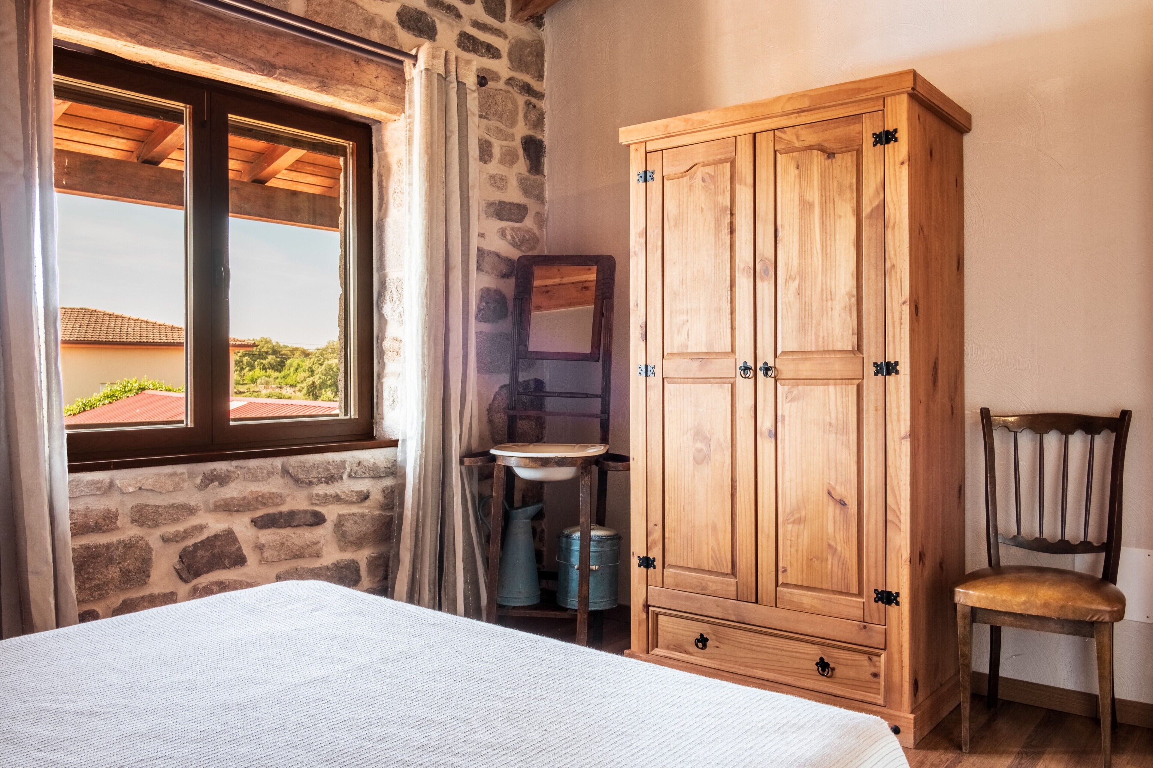 6 chambres, Wi-Fi gratuit, draps fournis