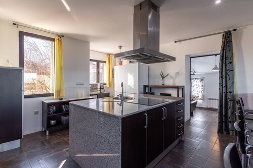 Country House 'El Arrebol' with Mountain View, Private Terrace and Wi-Fi