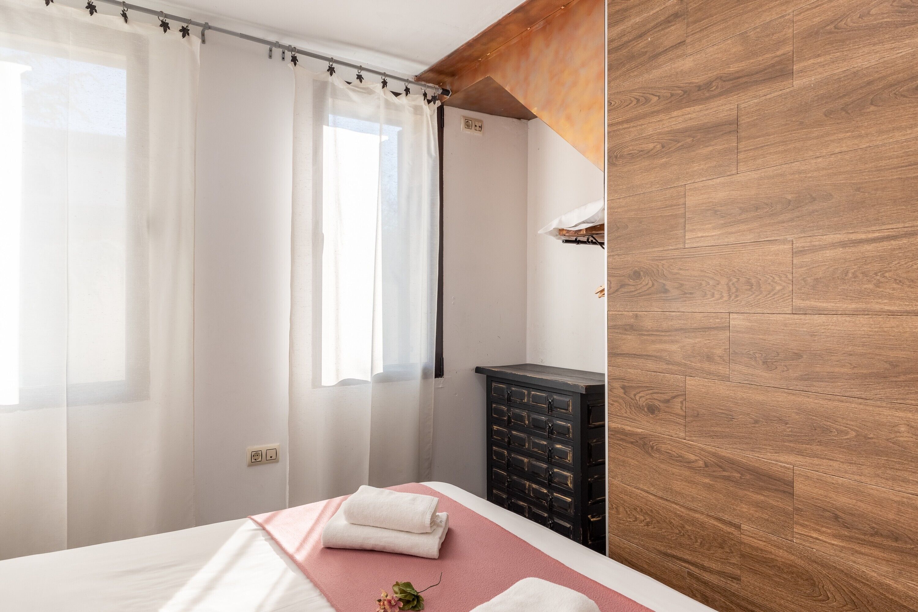 6 quartos, Wi-Fi de cortesia, roupa de cama