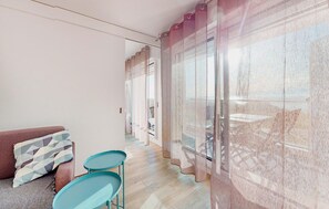 Living area - 2 bedroom amazing apartment in Royan (Royan)