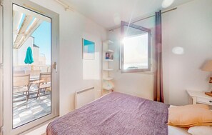 2 bedrooms, iron/ironing board, free WiFi