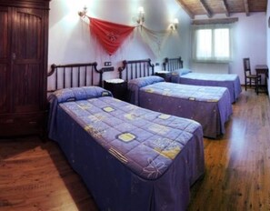 5 Schlafzimmer, Bügeleisen/Bügelbrett, Bettwäsche