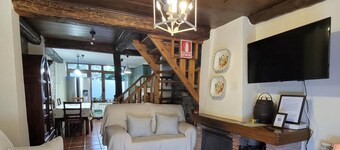 Casa Rural El Camino, Molinaseca, El Bierzo – Mountain Views & Terrace