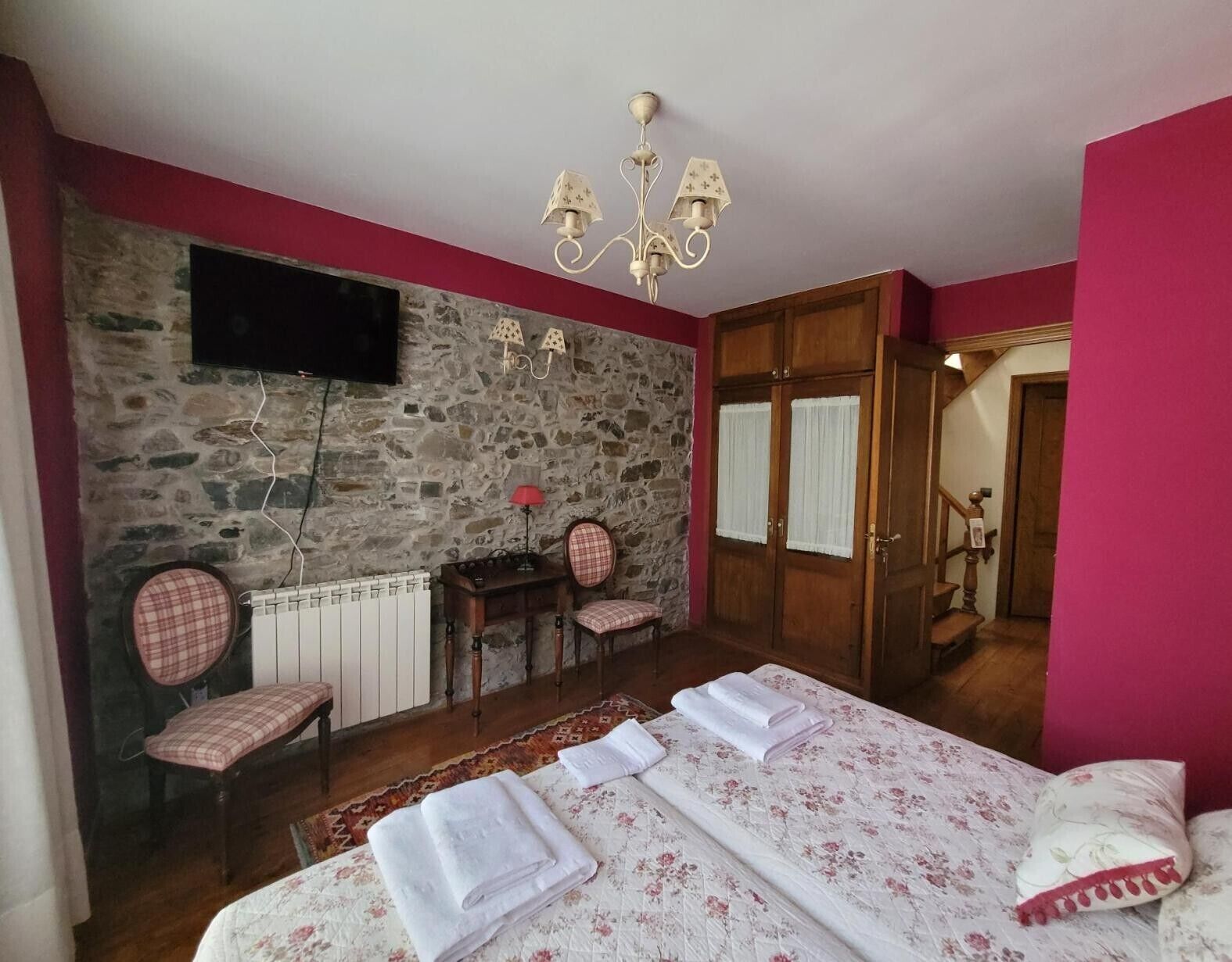 3 bedrooms, iron/ironing board, free WiFi, bed sheets