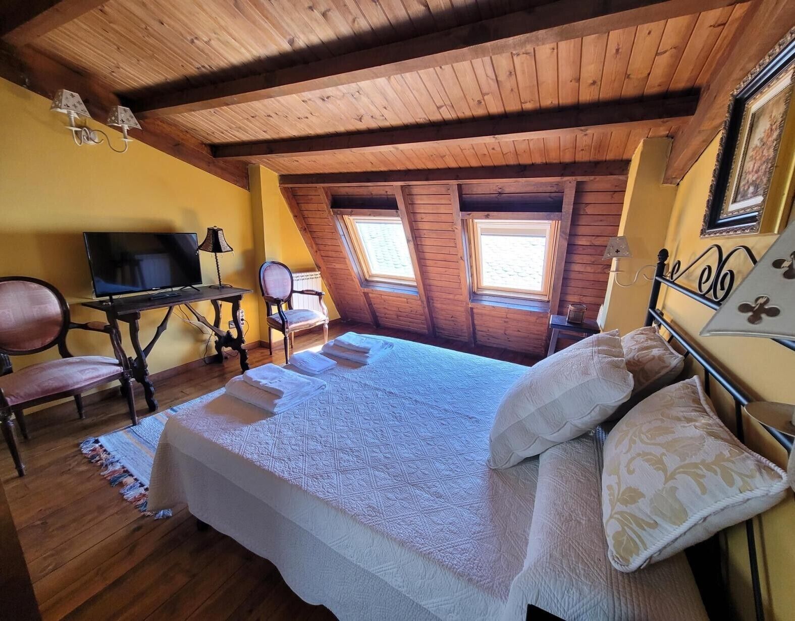3 bedrooms, iron/ironing board, free WiFi, bed sheets