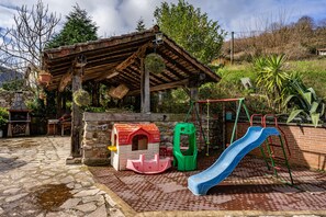 Children’s area - Country House 'La Casa De La Torre' with Mountain View, Private Terrace and Wi-Fi (Dosango)