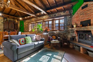 TV, lareira, DVD player