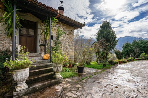 Country House 'La Casa De La Torre' with Mountain View, Private Terrace and Wi-Fi