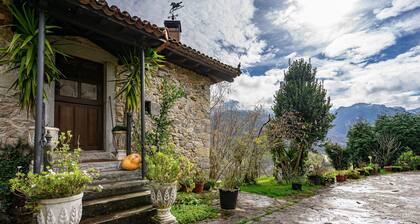 Country House 'La Casa De La Torre' with Mountain View, Private Terrace and Wi-Fi