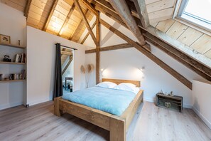 3 bedrooms, iron/ironing board, free WiFi, bed sheets - Holiday Home 'La Grange De Fernande - 8 Personnes' with Mountain View, Terrace and Wi-Fi (Jarsy)