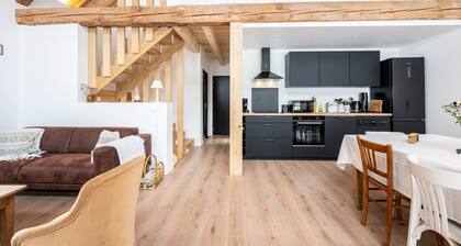 Holiday Home 'La Grange De Fernande - 8 Personnes' with Mountain View, Terrace and Wi-Fi