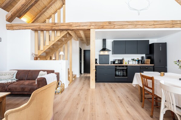 TV, fireplace - Holiday Home 'La Grange De Fernande - 8 Personnes' with Mountain View, Terrace and Wi-Fi (Jarsy)