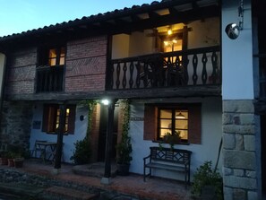 Exterior - Holiday Home 'Sira' with Mountain View, Private Terrace and Wi-Fi (Villaviciosa)