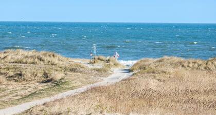 Awesome home in Grenaa with WiFi