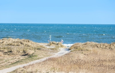 Nice home in Grenaa with WiFi