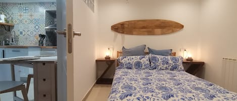 1 室のベッドルーム、アイロン / アイロン台、ベッドシーツ