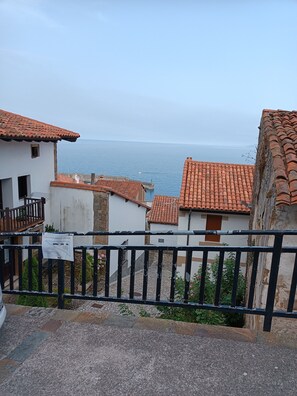 Property grounds - Holiday Home 'Relajación Frente Al Mar' with Sea View (Lastres)