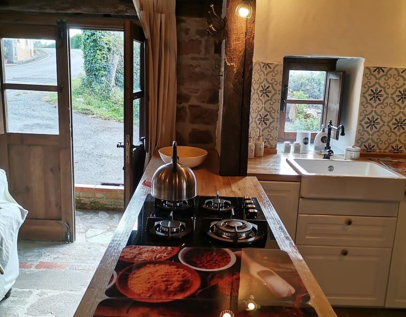 Fridge, dishwasher, coffee/tea maker, highchair